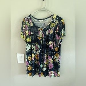Maurice’s blue floral t-shirt